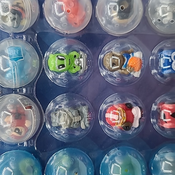 2011 Squinkies 3 Series 14 in each package, all 3 have bonus battle dice - Picture 7 of 8